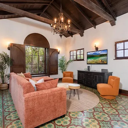 Lux Spanish Style Mansion 4Bd Ba,Dog House Apartment